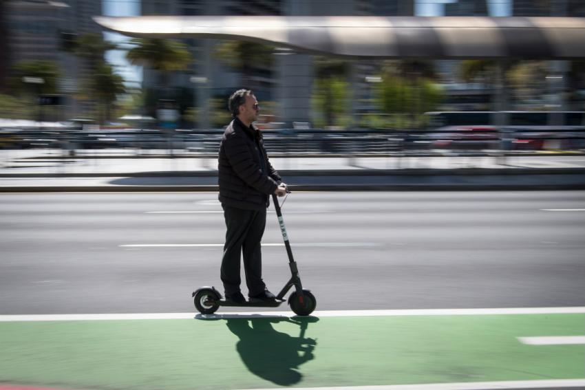 Patinetes viram meio de transporte em SP